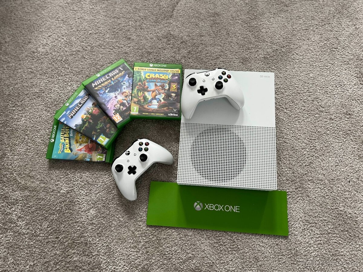Xbox one S 500GB (2x ovladač + 4x hry na DVD viz. fotka)