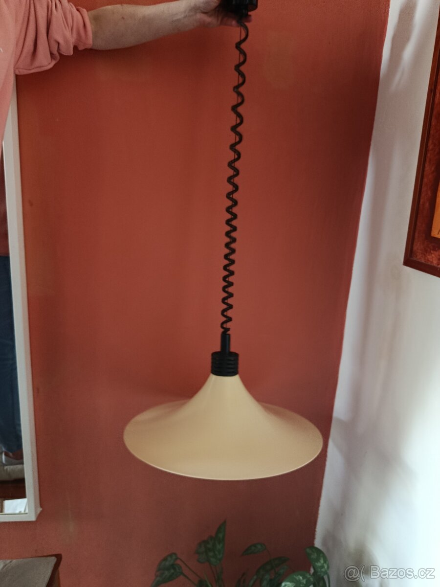 Stahovací lustr