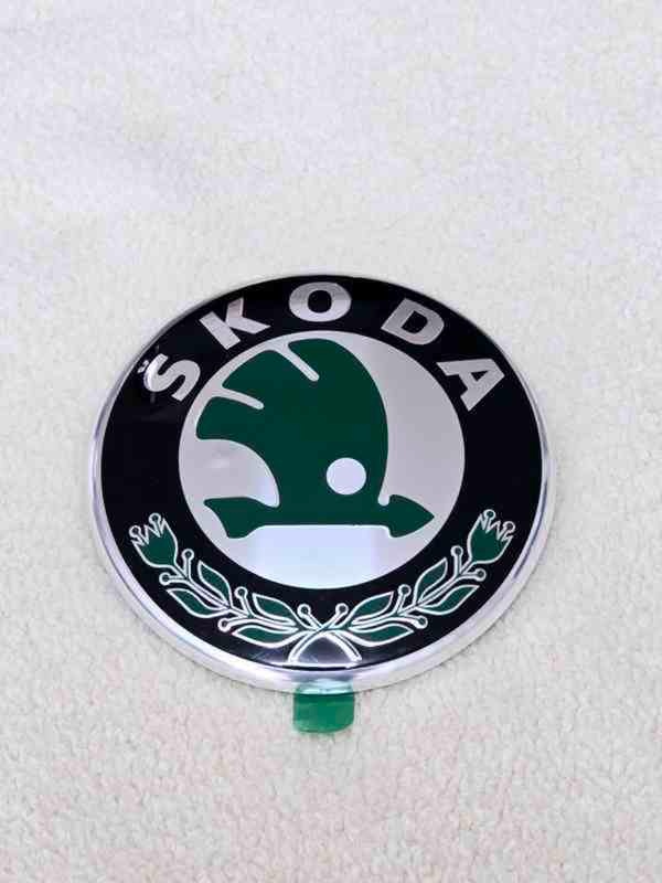 NOVÝ ORIGINÁL Znak Škoda Roomster zadní 1U0853621C 80 mm