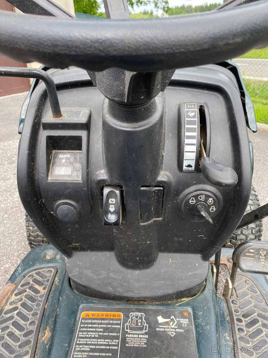 Zahradní traktor mtd