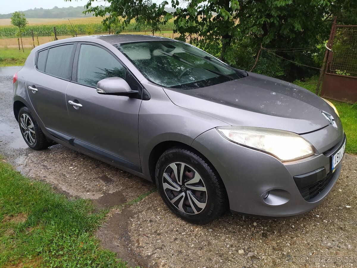 RENAULT MEGANE 3 HB platná STK ŠEDÁ METALÍZA