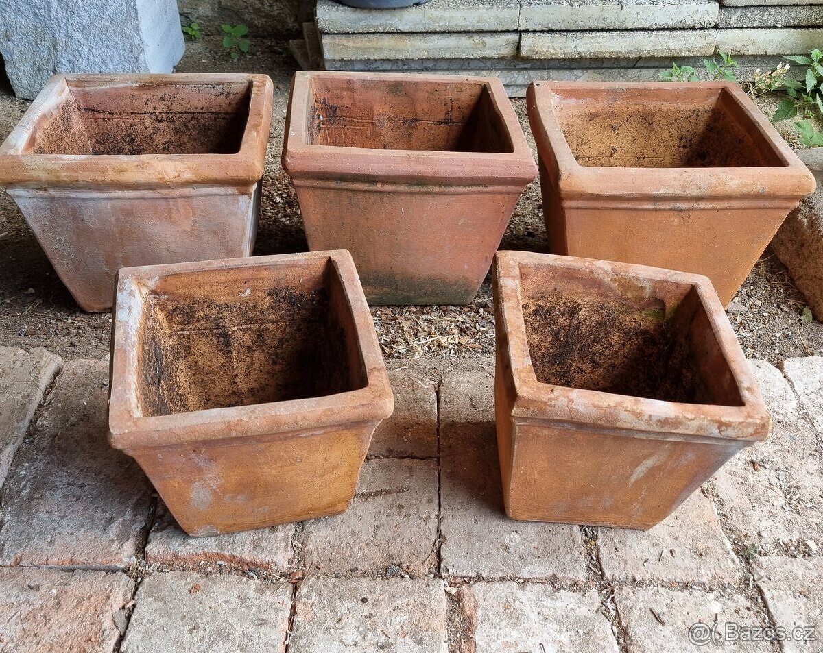 5X květináč květník terakota na levandule atd...