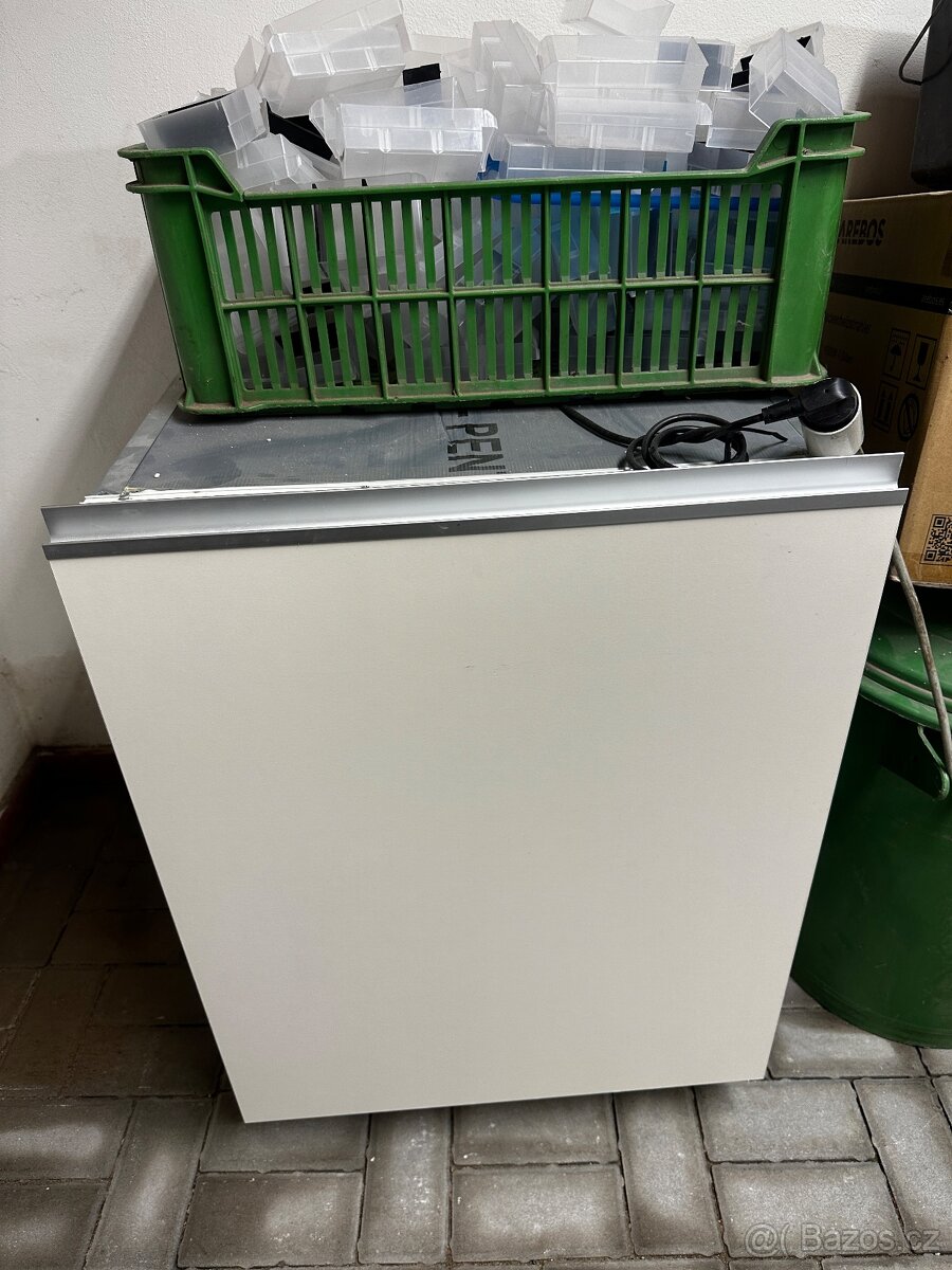 Whirlpool ARG 913/A+ Vestavná lednice