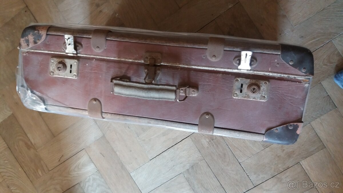 Retro kufr/ kufřík včetně klíčku k funkčním zámkům