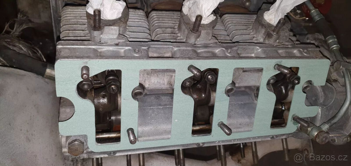 Karburátorový motor Porsche 2.2. Hydraulický napínač řetězu