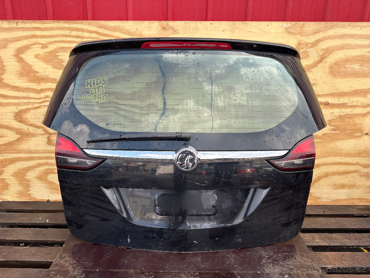 116.PRODÁM PÁTE DVEŘE KUFRU OPEL ZAFIRA C