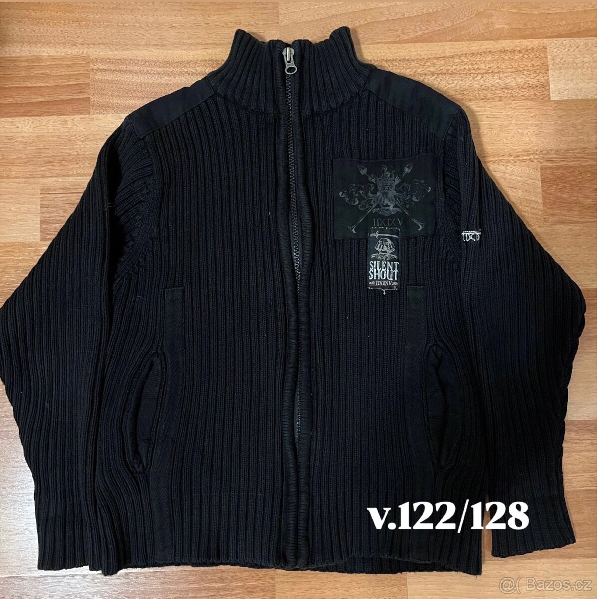 2 teplé mikiny a 17 ks ponožky. cena za vše