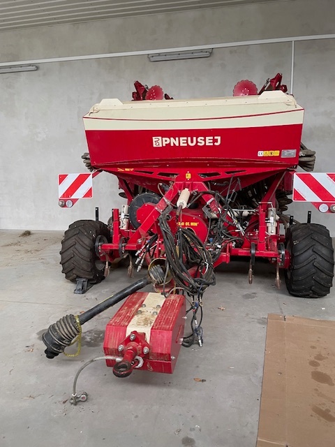 Prodám seci stroj Pneusej Venga 600 s přísevem APV