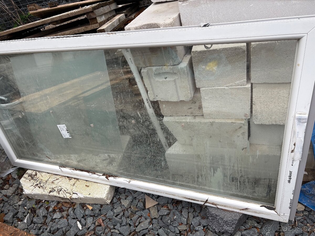 Prodám plastové okno