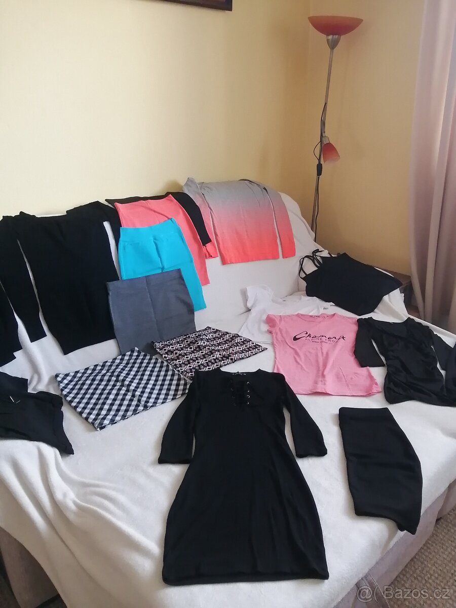 Prodám 54ks oblečení, převážně NOVÉ vel. S