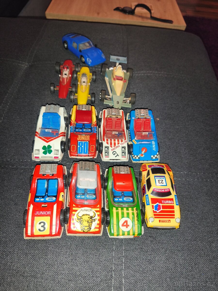 Staré plechové autíčka