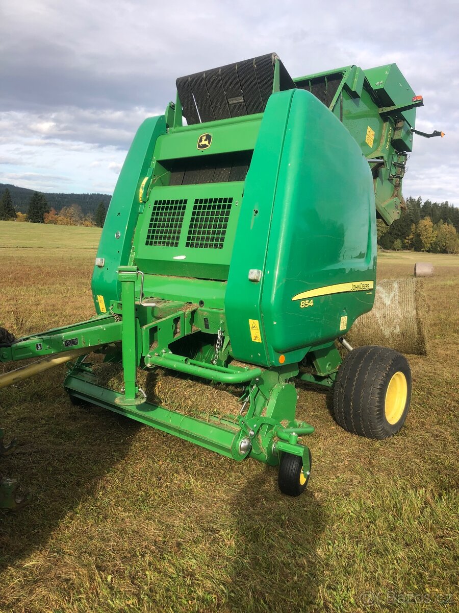 Lis na kulaté balíky John Deere 854