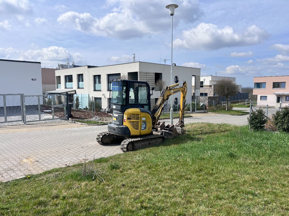 🟡 Minirypadlo KOMATSU PC35MR-2, r. 2007, 3 lžíce, TOP stav