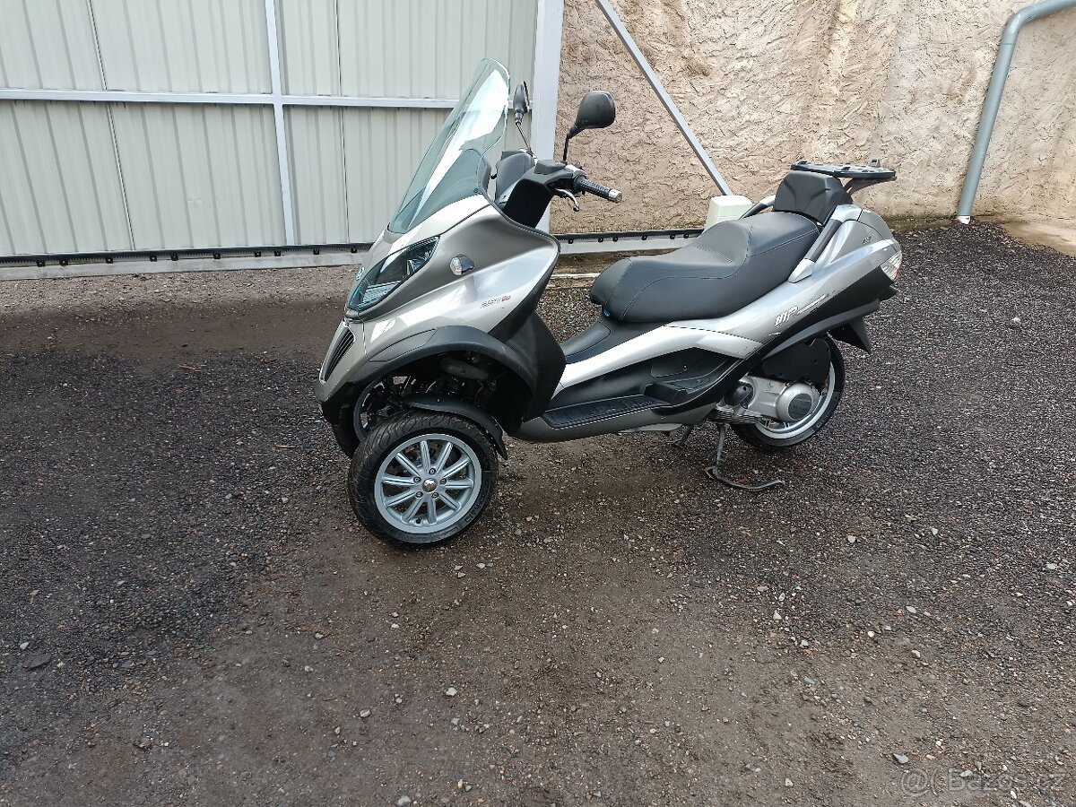 Piaggio mp3 250 LT CZ doklady v ceně +nový kufr šedá 2