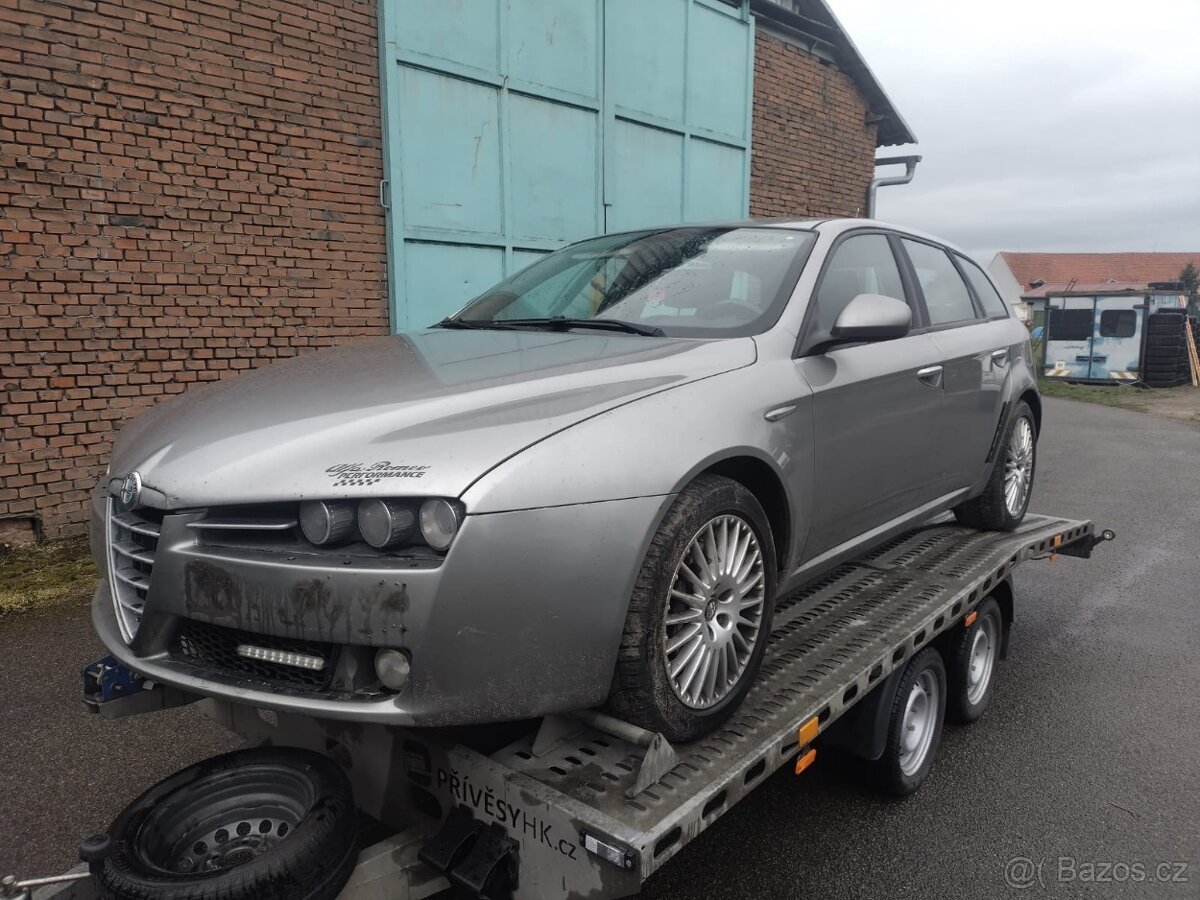 Alfa Romeo 159 SW 2.4 jtd...CELEK NEBO DÍLY-MOTOR KO
