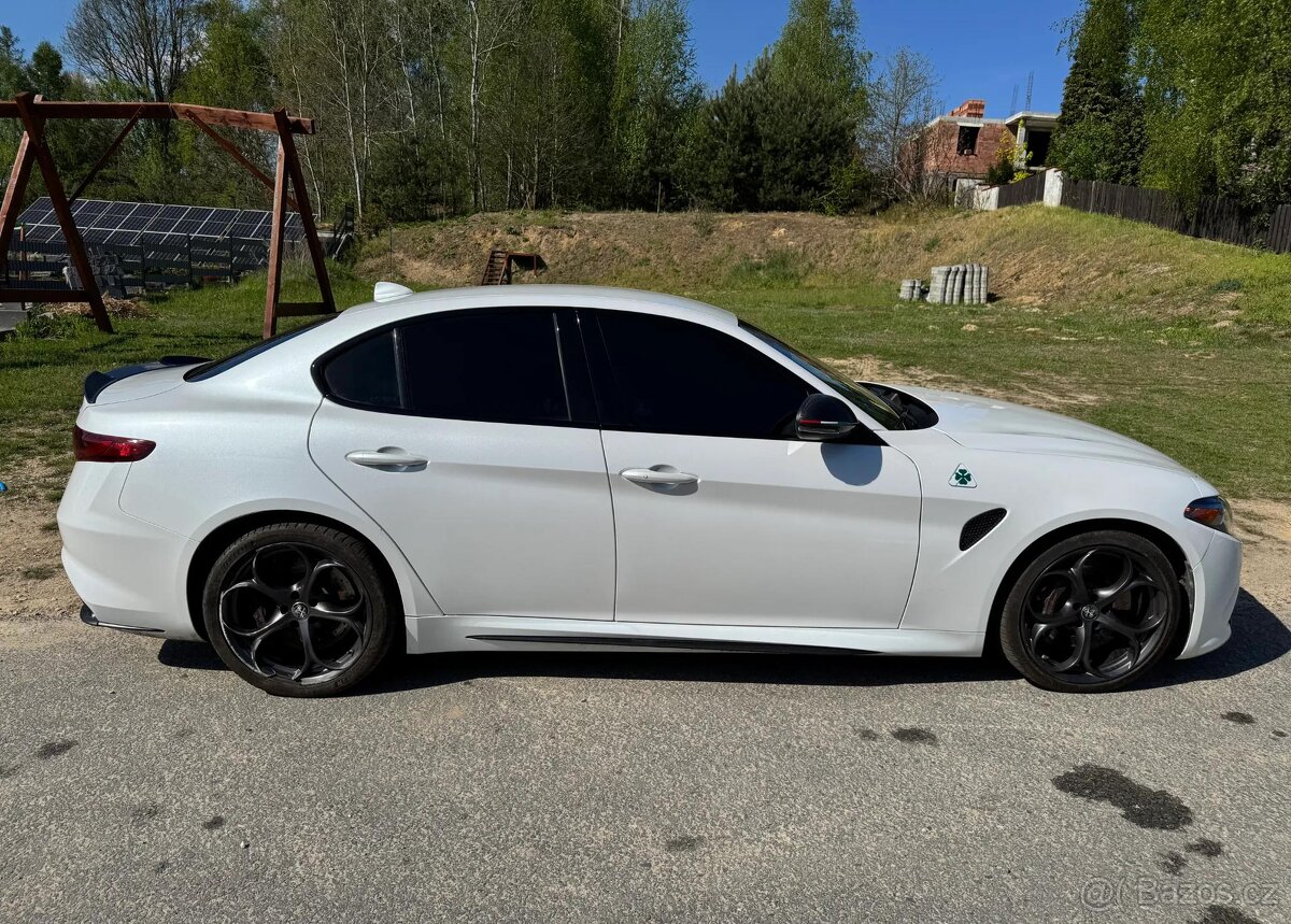 Alfa Romeo Giulia 2.9 V6 Bi-Turbo AT8 Quadrifoglio