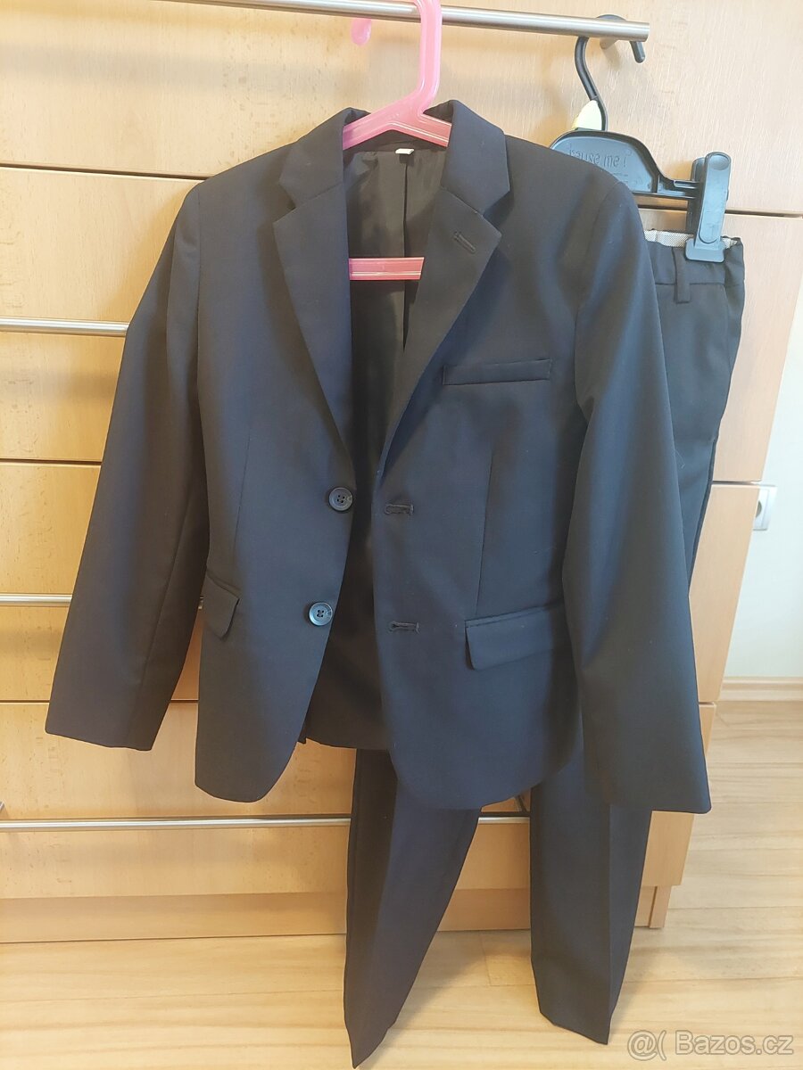 Dětský oblek vel 128