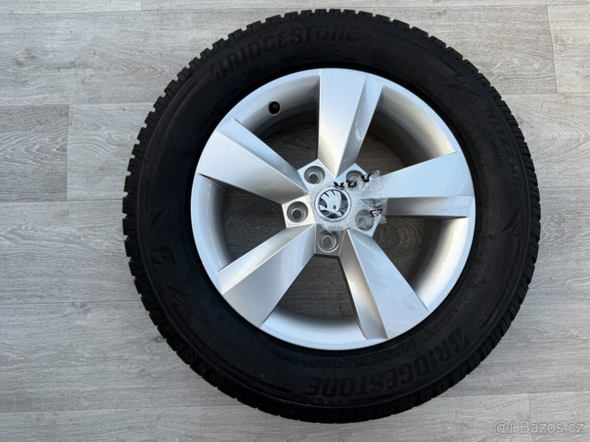 R16 NOVÁ ZIMNÍ ALU KOLA ŠKODA KAROQ 215/60/16 2024