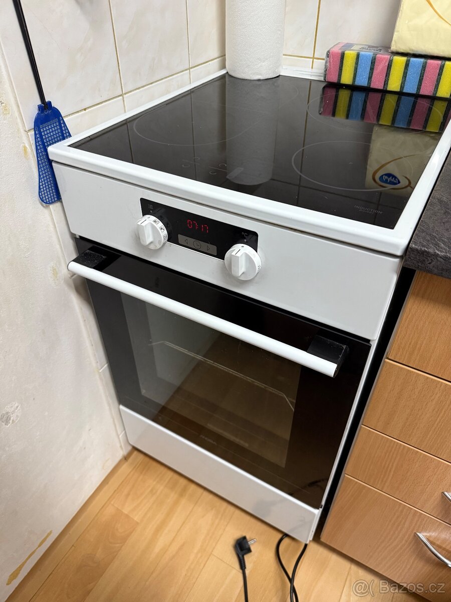 Sporák Mora s indukční deskou