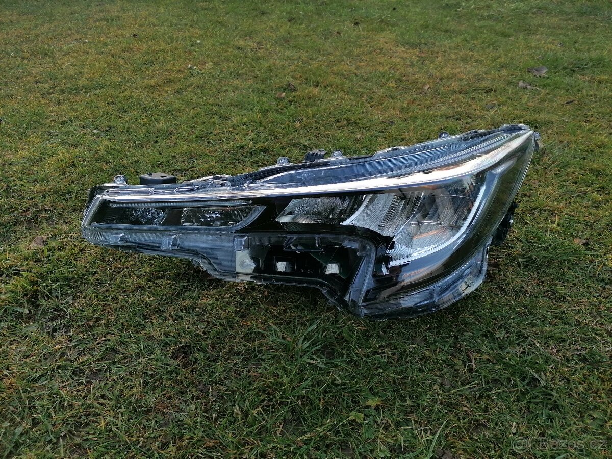 Přední levé LED světlo Toyota Corolla
