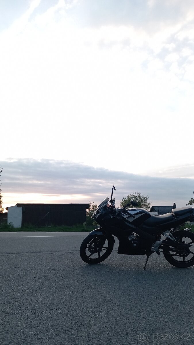 Nabízím Hondu Cbr125 2009