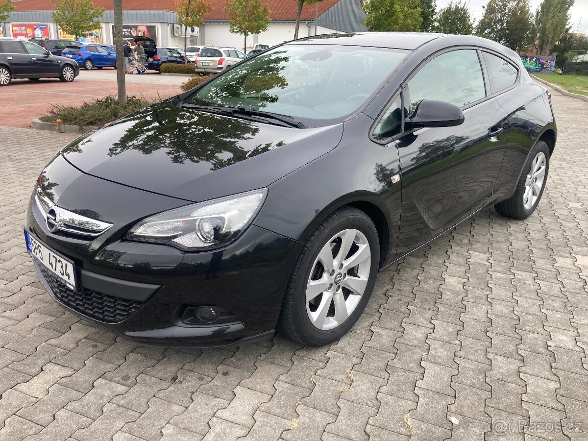 OPEL ASTRA GTC 1.4i 1.MAJITEL NOVÉ V ČR 77.000KM 2x ALU