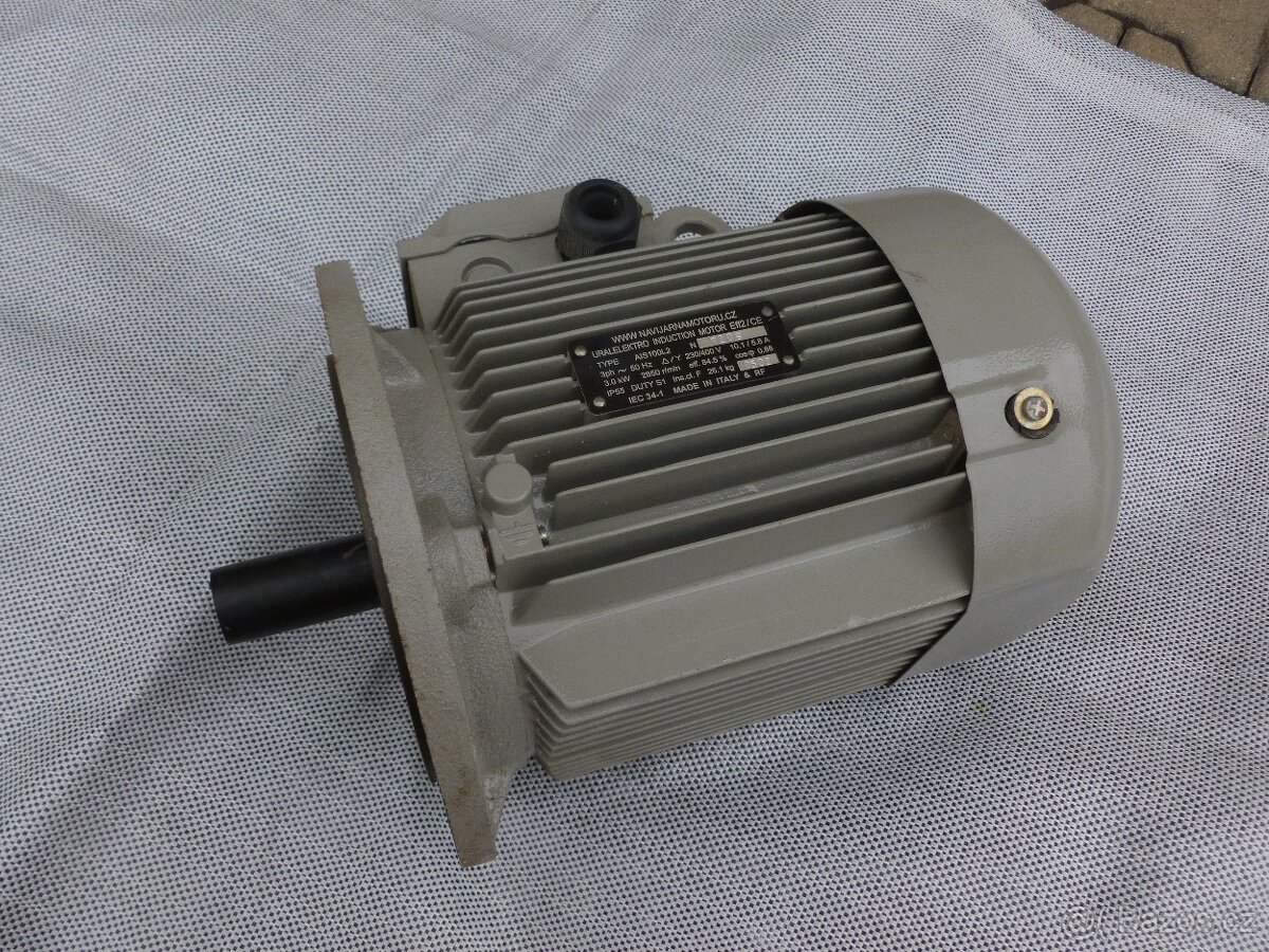 Elektromotor 3 kW / 2850 ot. -přírubový