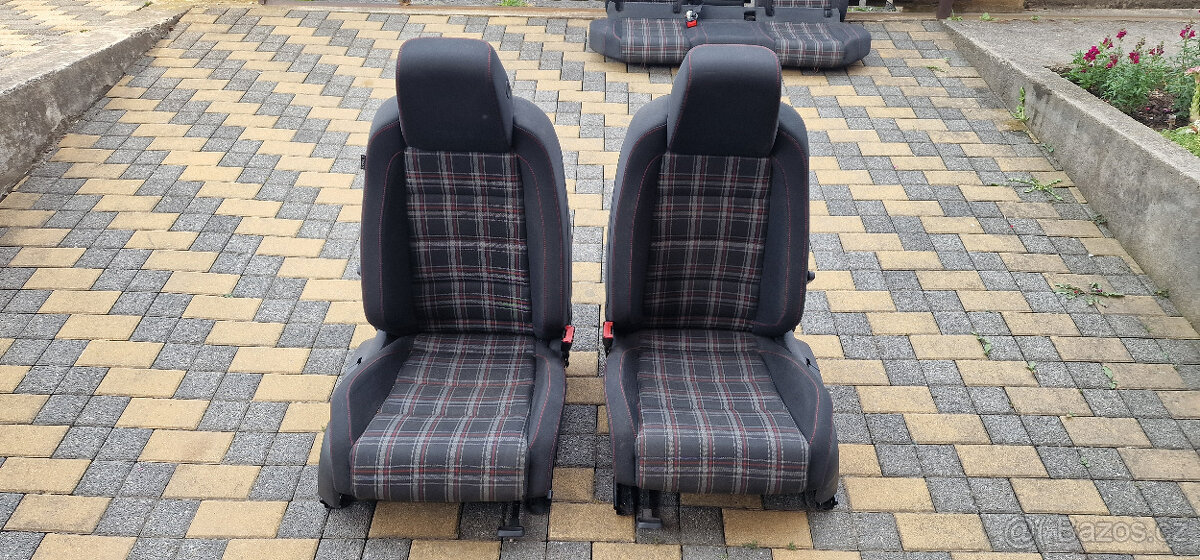 Sedačky Golf VI GTI