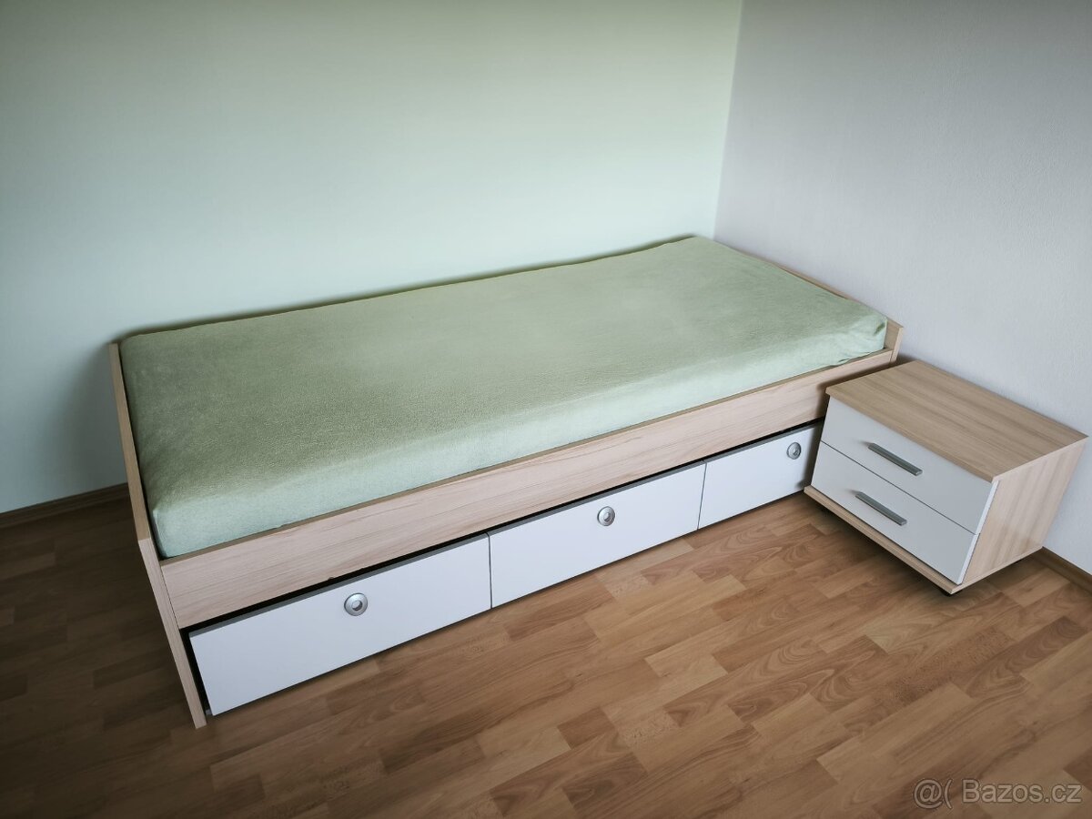 Postel a noční stolek