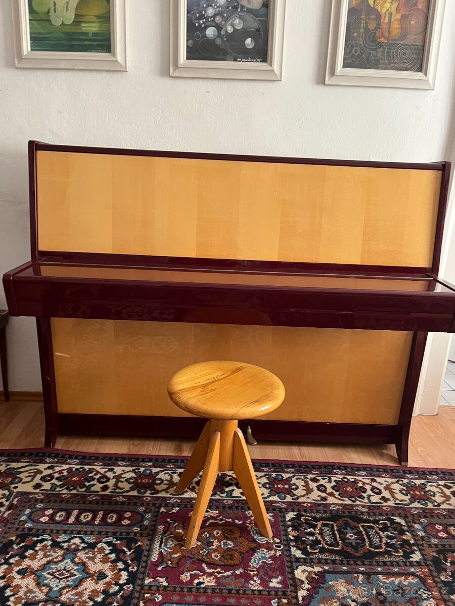 Pianino Petrof
