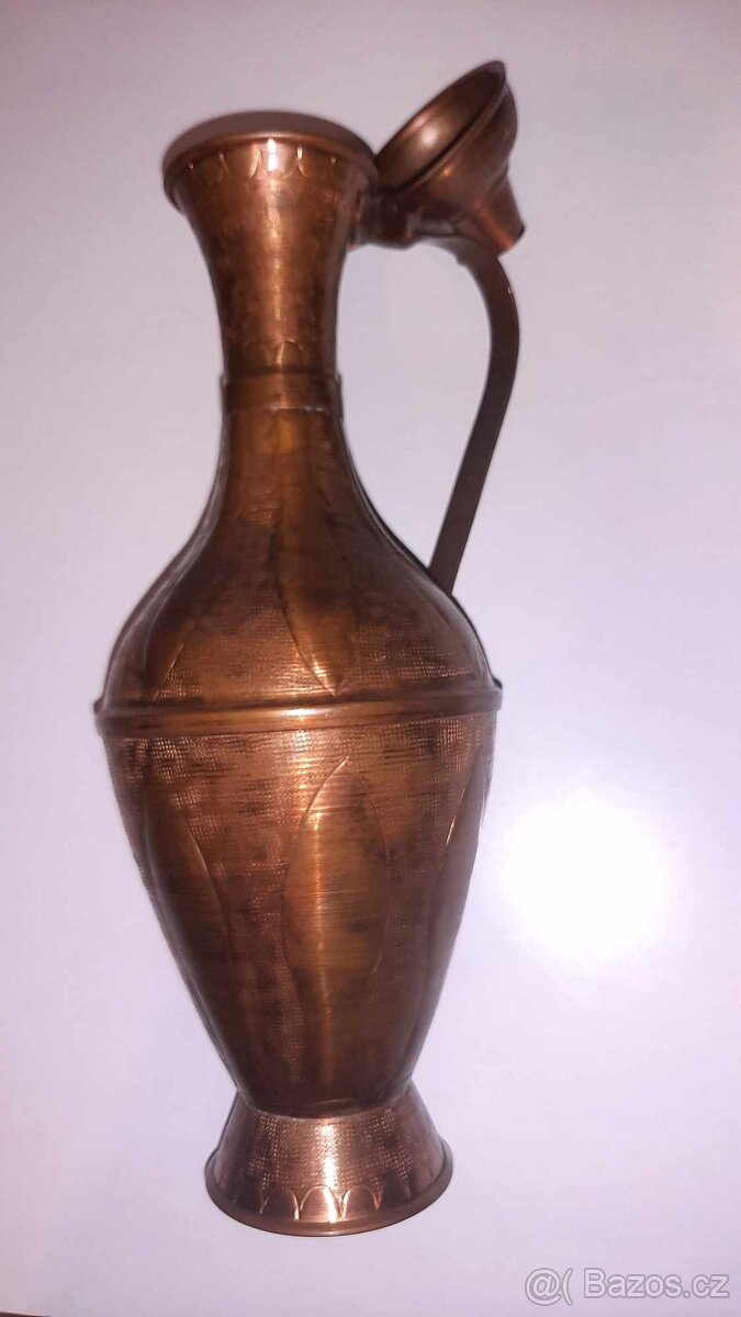 Měděná váza/konvička Albánie