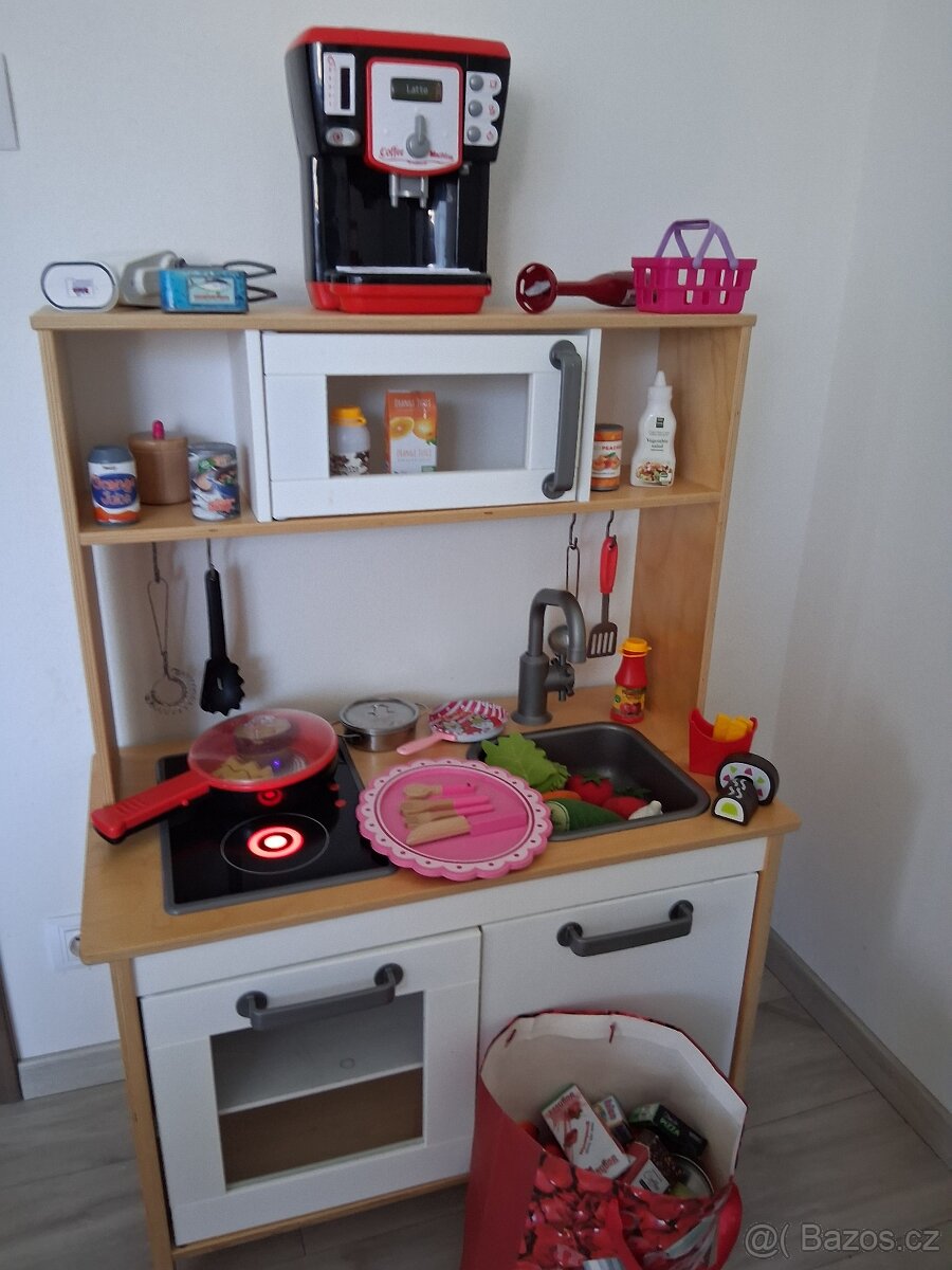 Dětská kuchyňka IKEA + mnoho vybavení