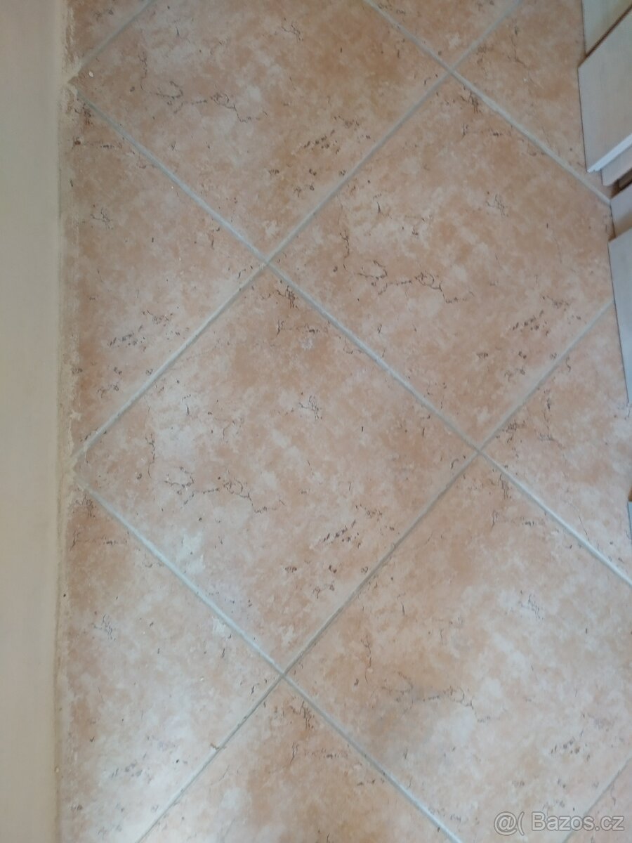 Prodám obkladovou dlažbu