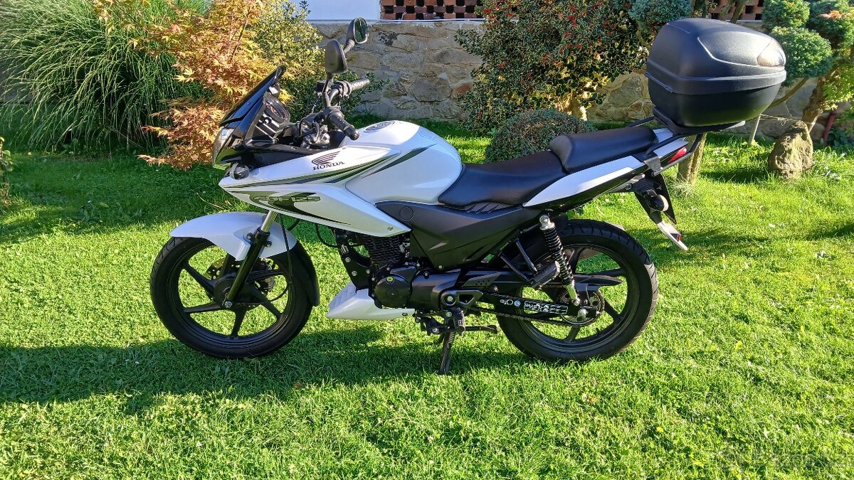 Honda CBF 125 najeto 9425 km