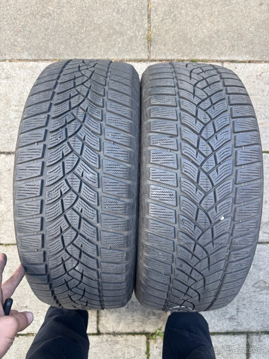 215/55/17 dvě zimní pneu GoodYear