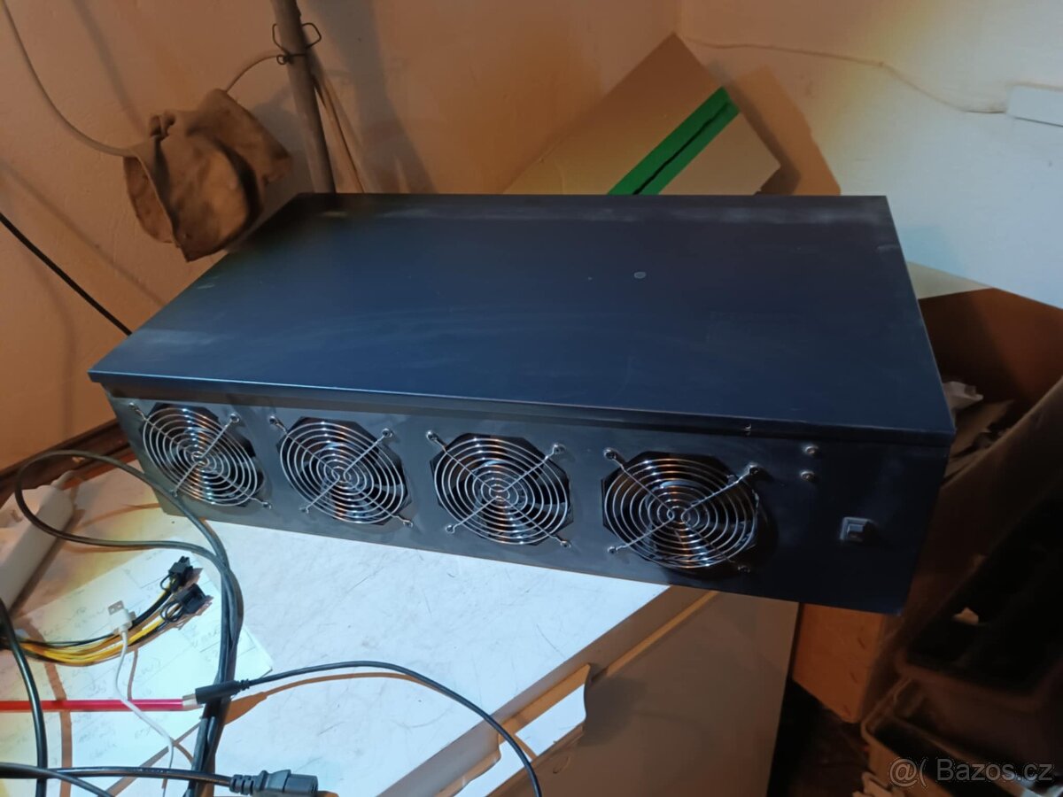 18ks mining rig  case serverů  (CLOSE CASE)