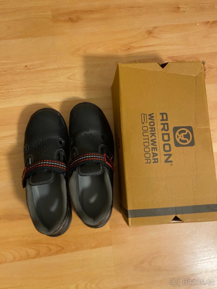 Pracovní boty s ocelovou špičkou