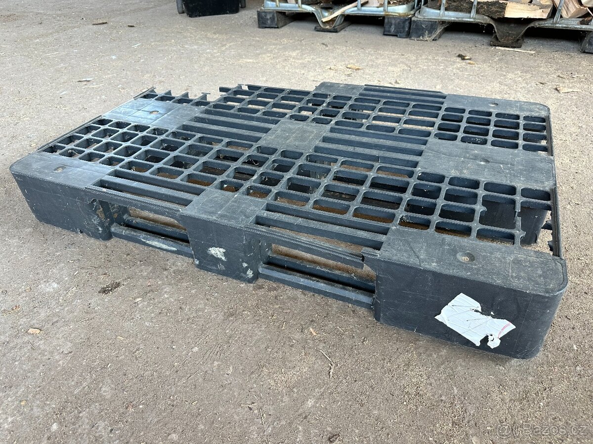 Plastová paleta na zahradní vsakování