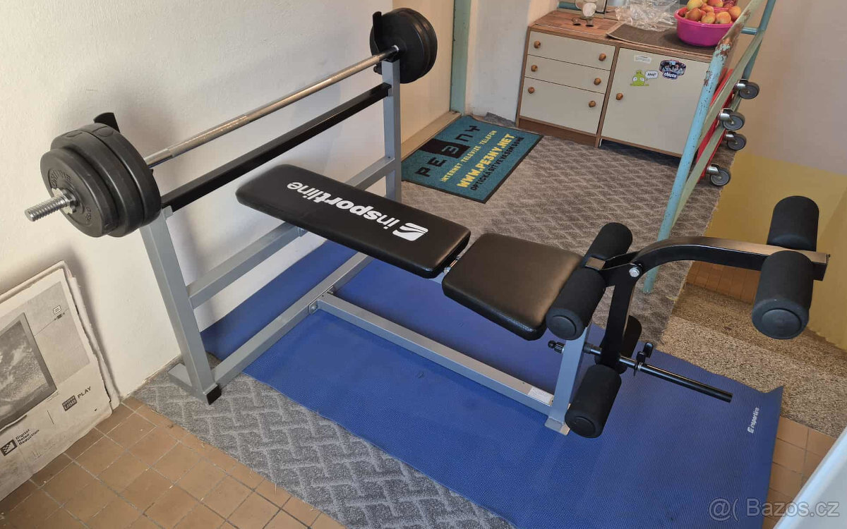 Posilovací bench lavice s dvouruční činkou a zavážíma