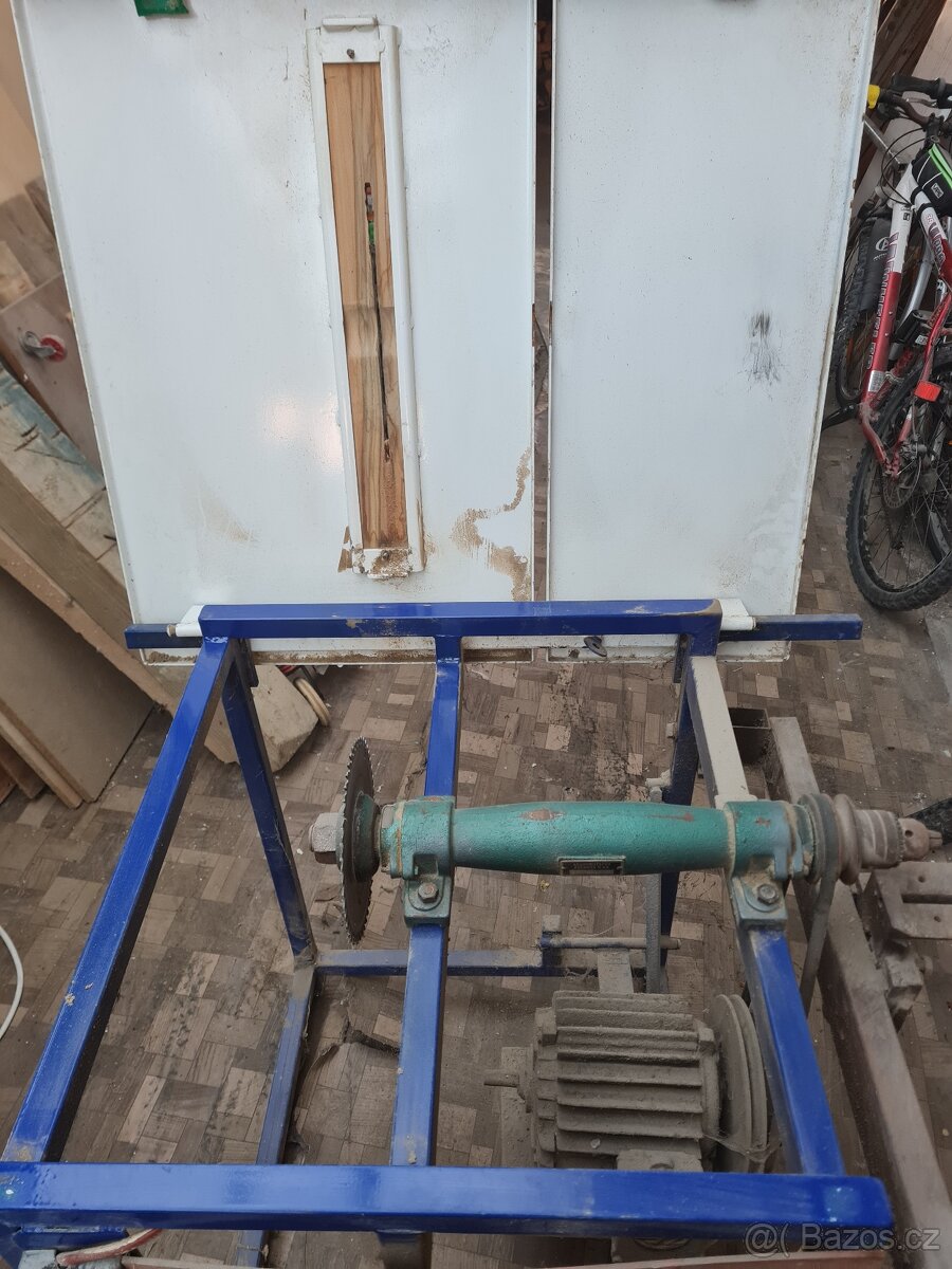 cirkulárka , stolová kotoučová pila