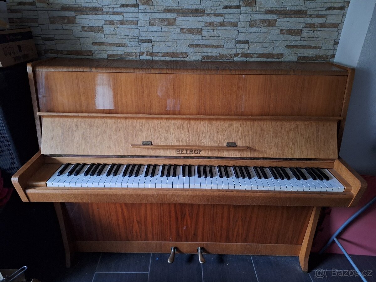 Pianino PETROF 114 – česká kvalita, výborný stav