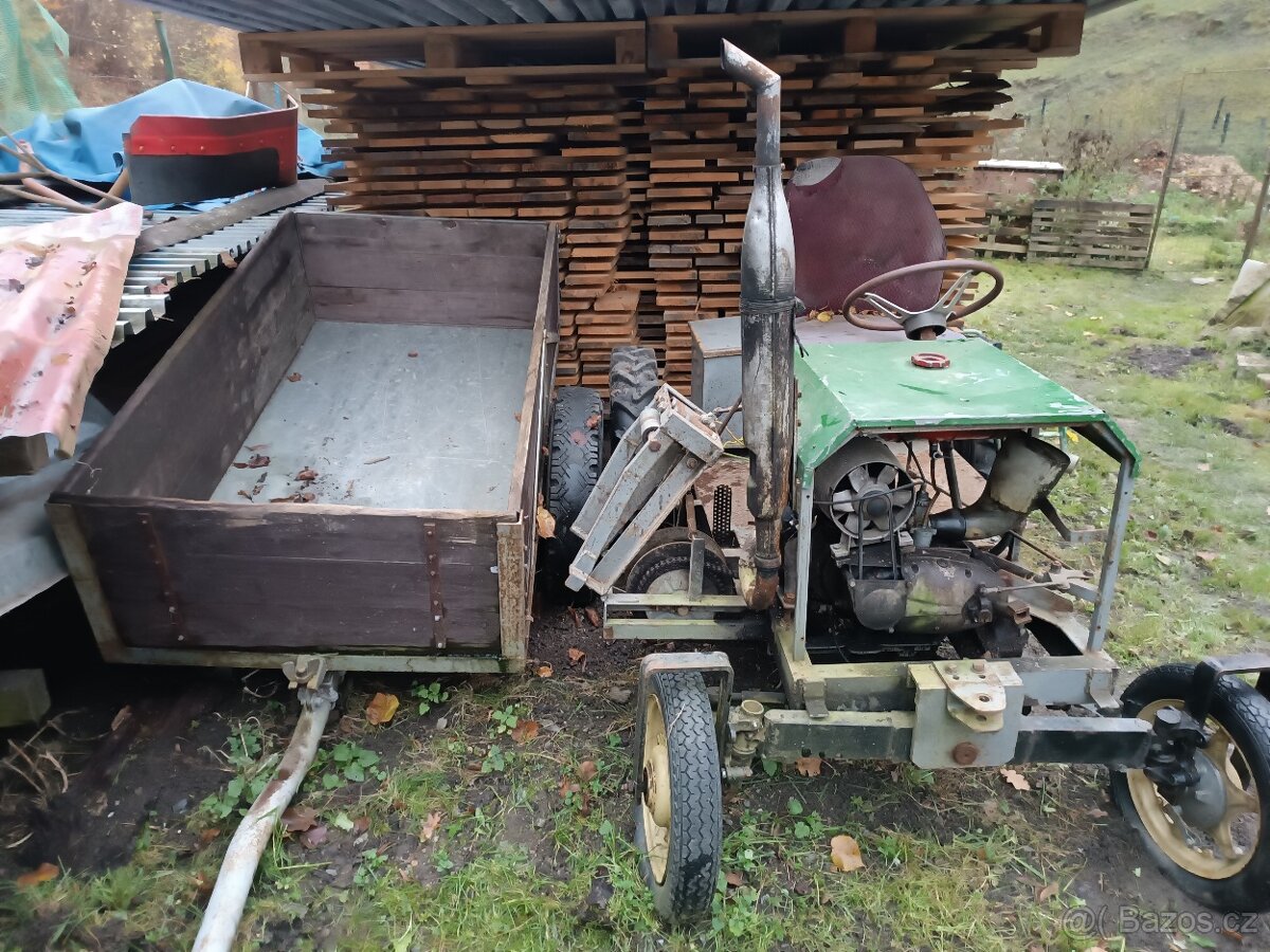 Domácí malotraktor s vlekem