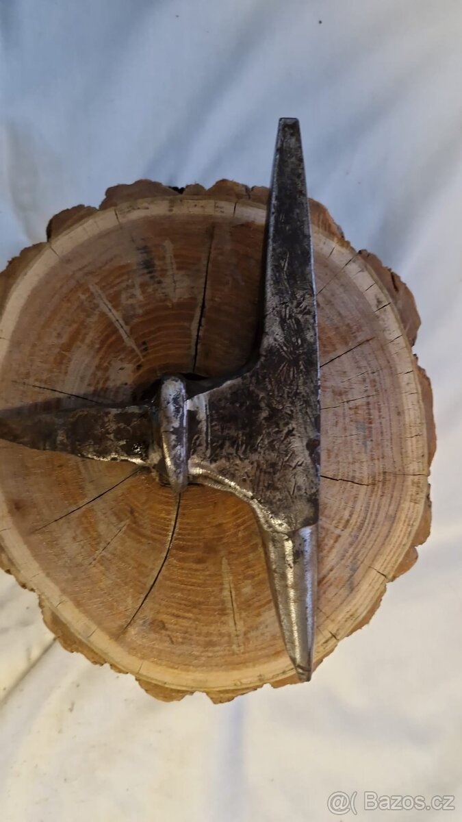 Stará kovadlinka, dřevo není součástí