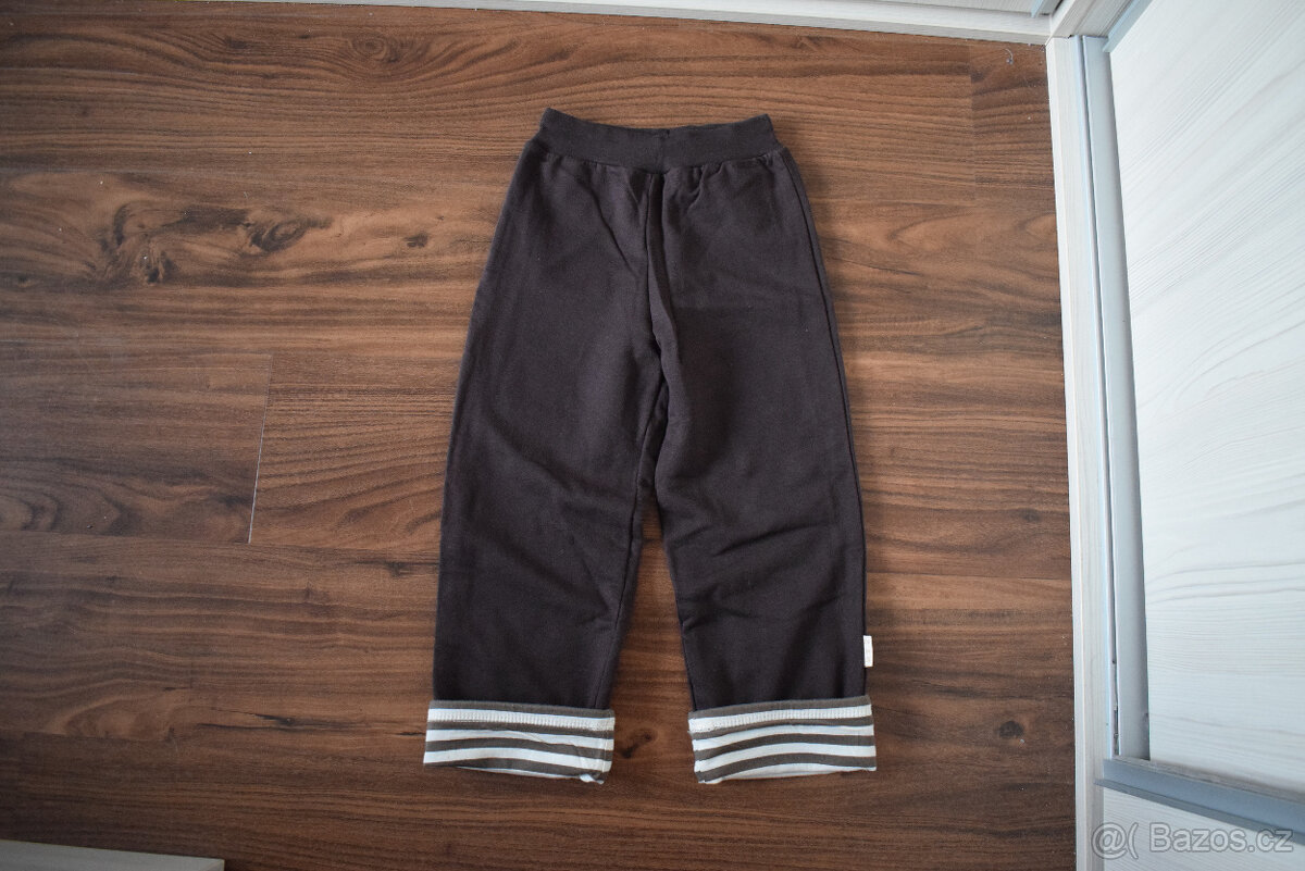 Nové rostoucí tepláky Farmers vel. 104