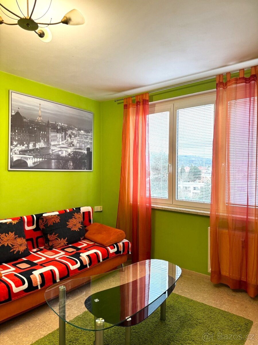 Pronájem garsoniery o rozloze 20 m² v klidné čtvrti K.Varů