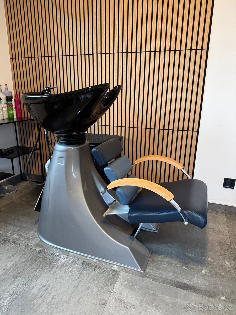 Kadeřnický mycí box