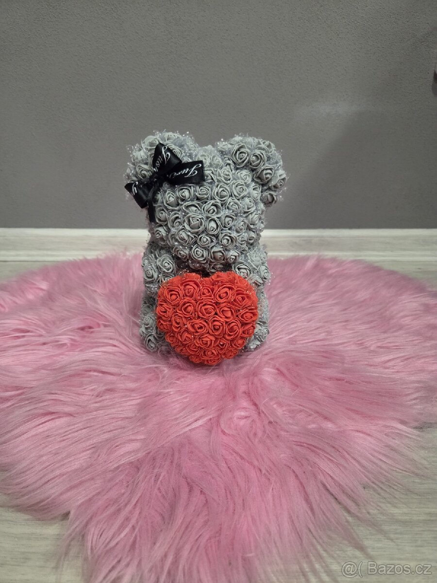 Medvídek z růží