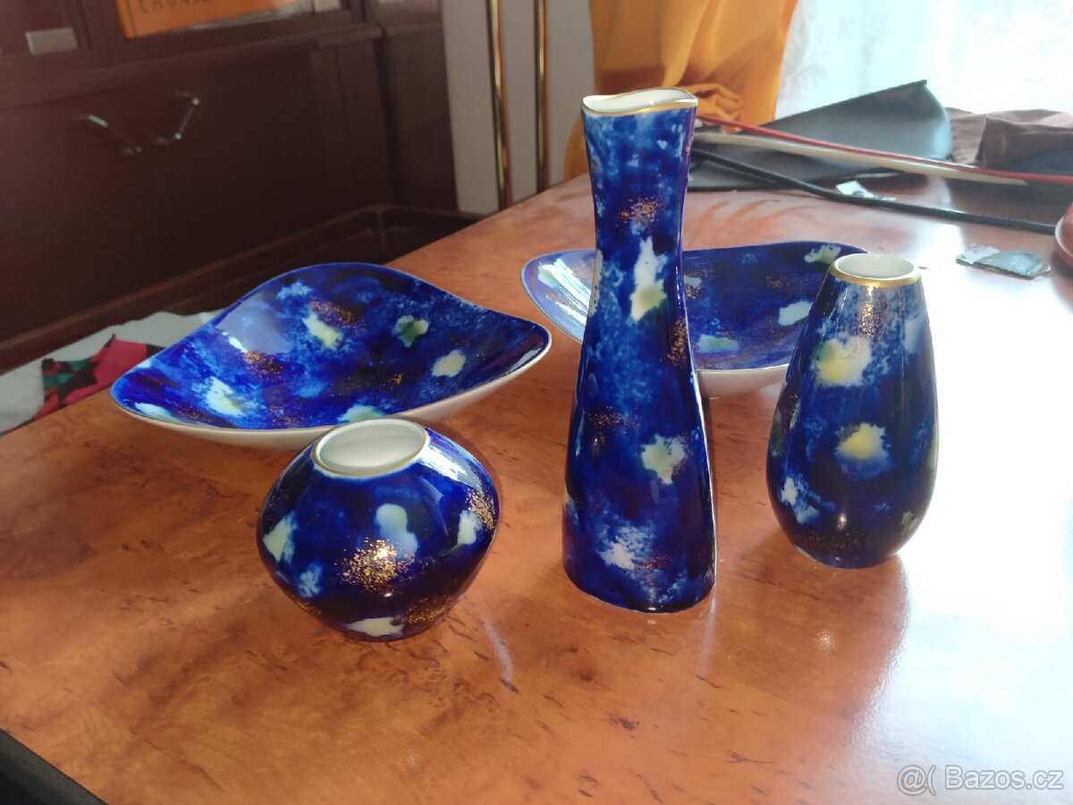 Porcelán kobalt vázičky a mističky