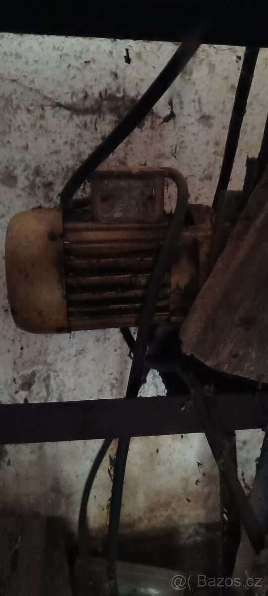 Řezačka kopřiv,trávy apod.