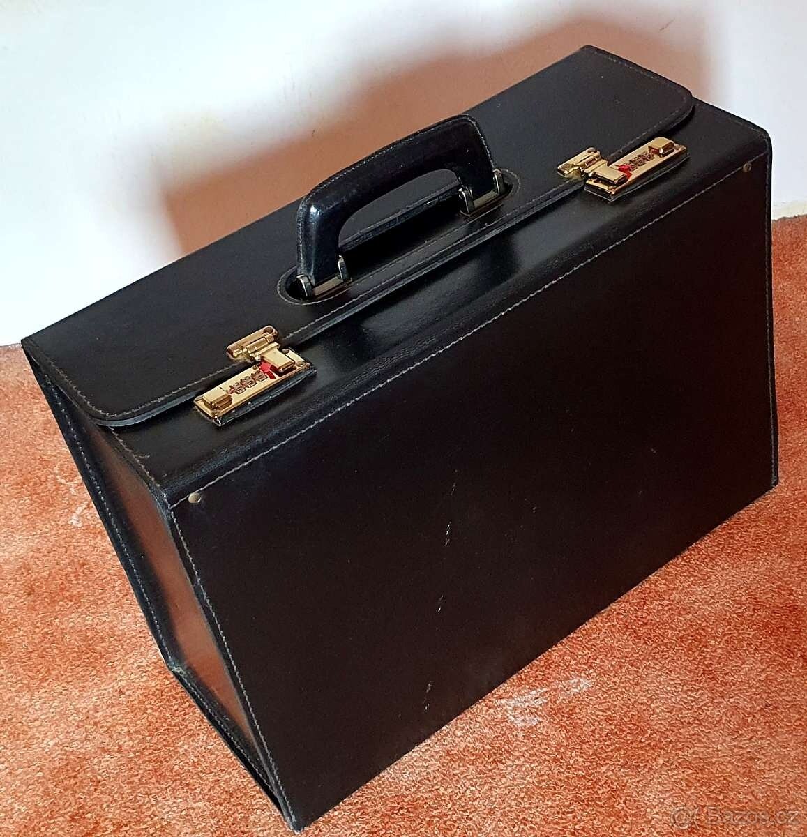 Kožený kufřík černý